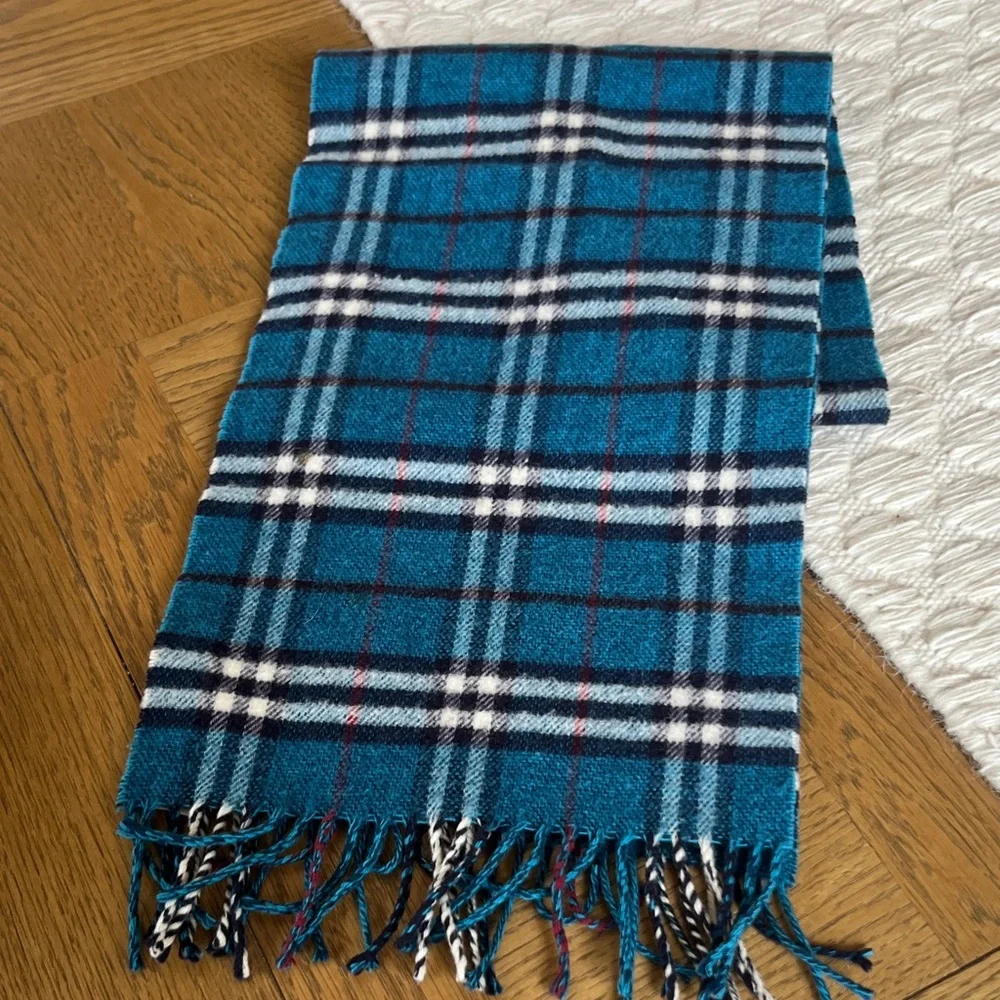 EUC Burberry Teal and Navy Merino Wool and Cashmere Blend Scarf with Fringe